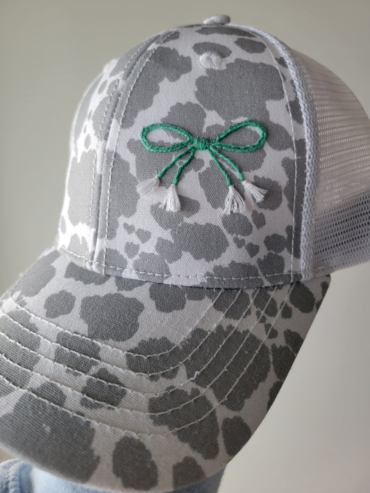 Trucker hat with bow